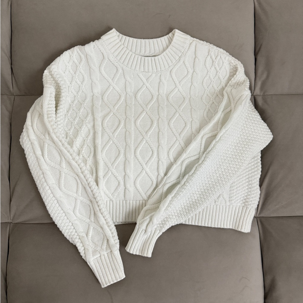 Hollister Cropped Sweater Size XS